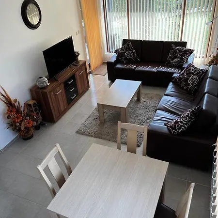 Apartment Gorgeous, 3 Bed At Bay View Kosharitsa